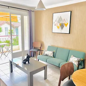 Apartment 2 Bedroom Luxury Flat With Balcony Center, Cannes
